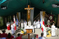 Festgottesdienst zum 1.000 Todestag des Heiligen Heimerads auf dem Hasunger Berg (Foto: Karl-Franz Thiede) Festgottesdienst zum 1.000 Todestag des Heiligen Heimerads auf dem Hasunger Berg (Foto: Karl-Franz Thiede)